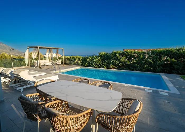 Laide Villa Karavádosz