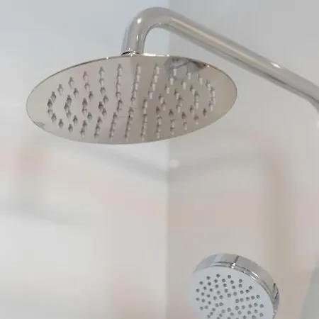 فيلة Laide Karavádhos