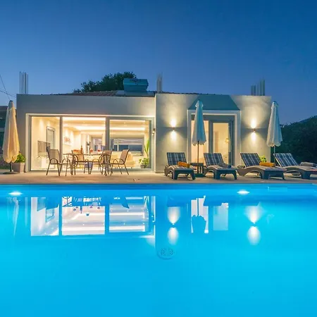Laide Villa